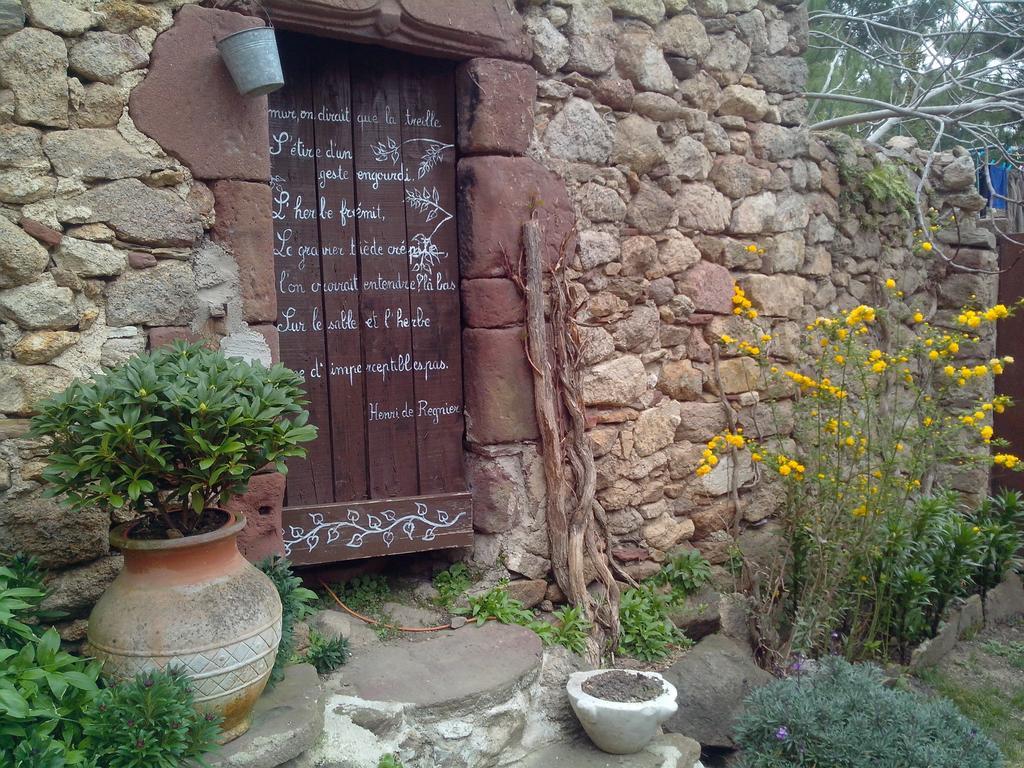 Le Clos De La Source Bed and Breakfast Le Bousquet-d'Orb Exteriör bild